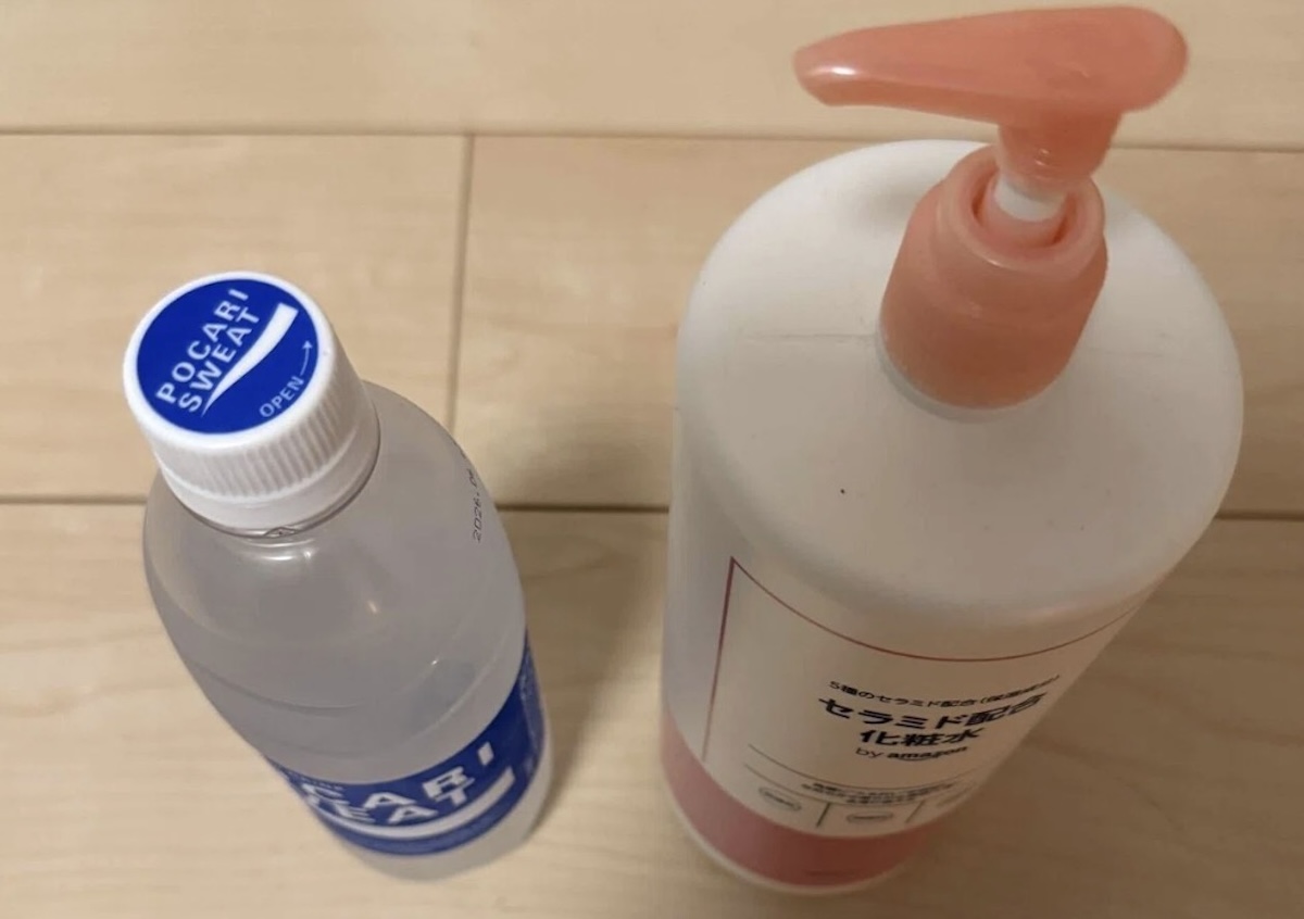 1L Amazon化粧水と500mlポカリの大きさ比較（Amazonブランドの1L化粧水はポカリの2倍サイズ）