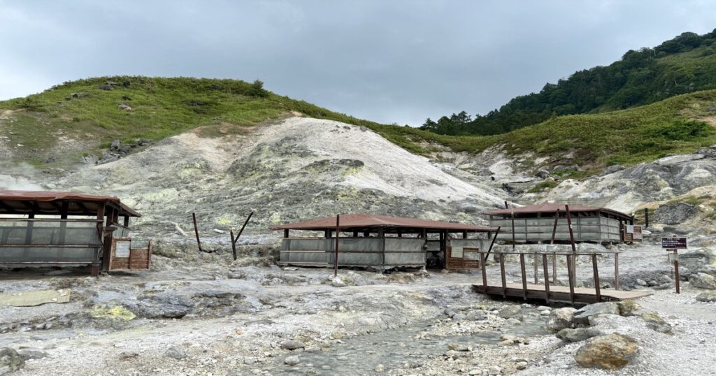玉川温泉の天然岩盤浴の様子